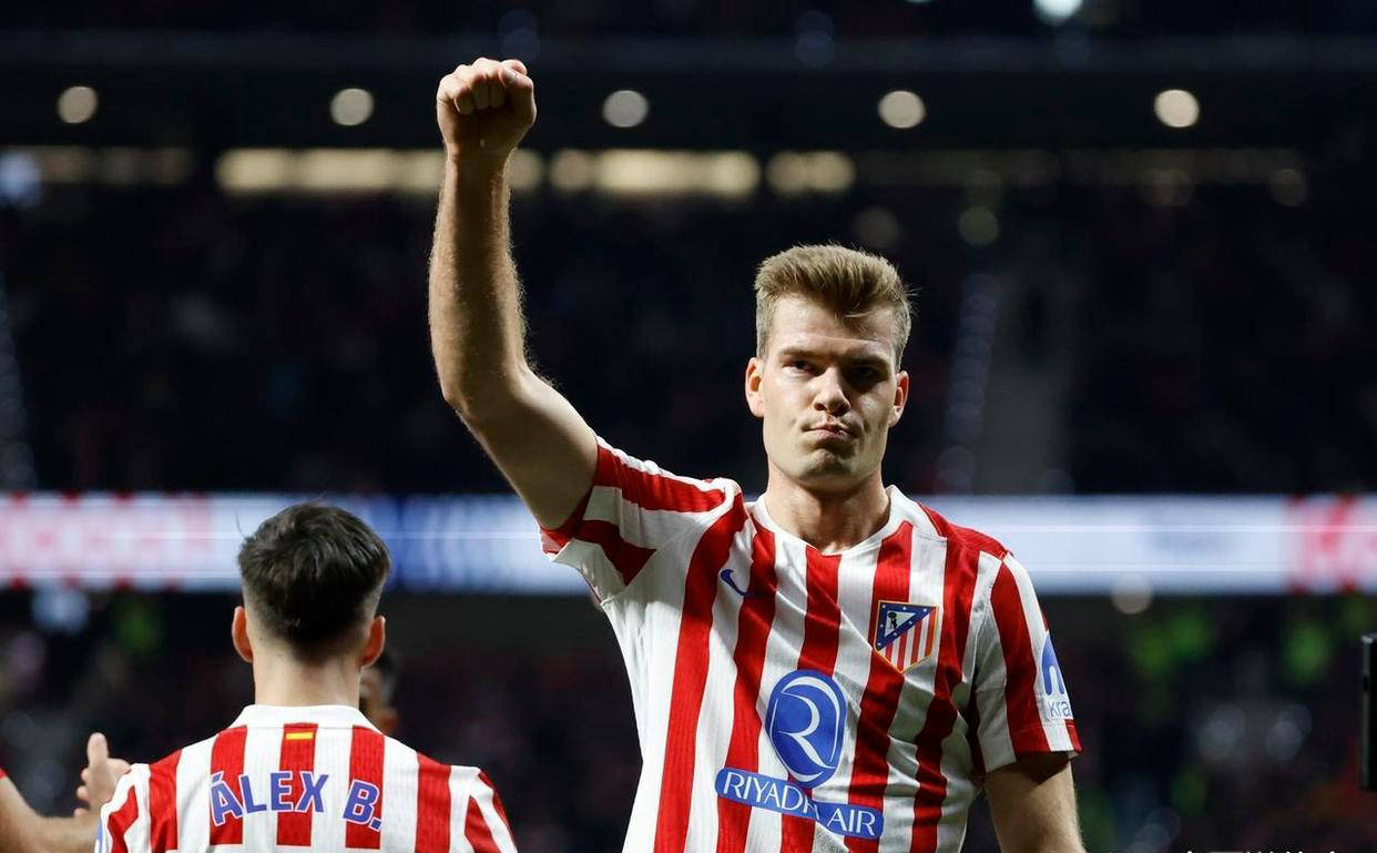 西甲积分最新战报：巴萨逆转弱旅登顶榜首 马竞六连胜冲进前三